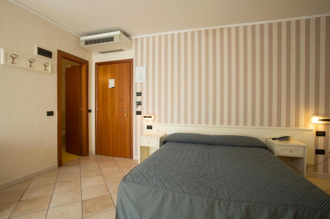 Hotel Villa Serena كاستيلاّماري دي ستا المظهر الخارجي الصورة