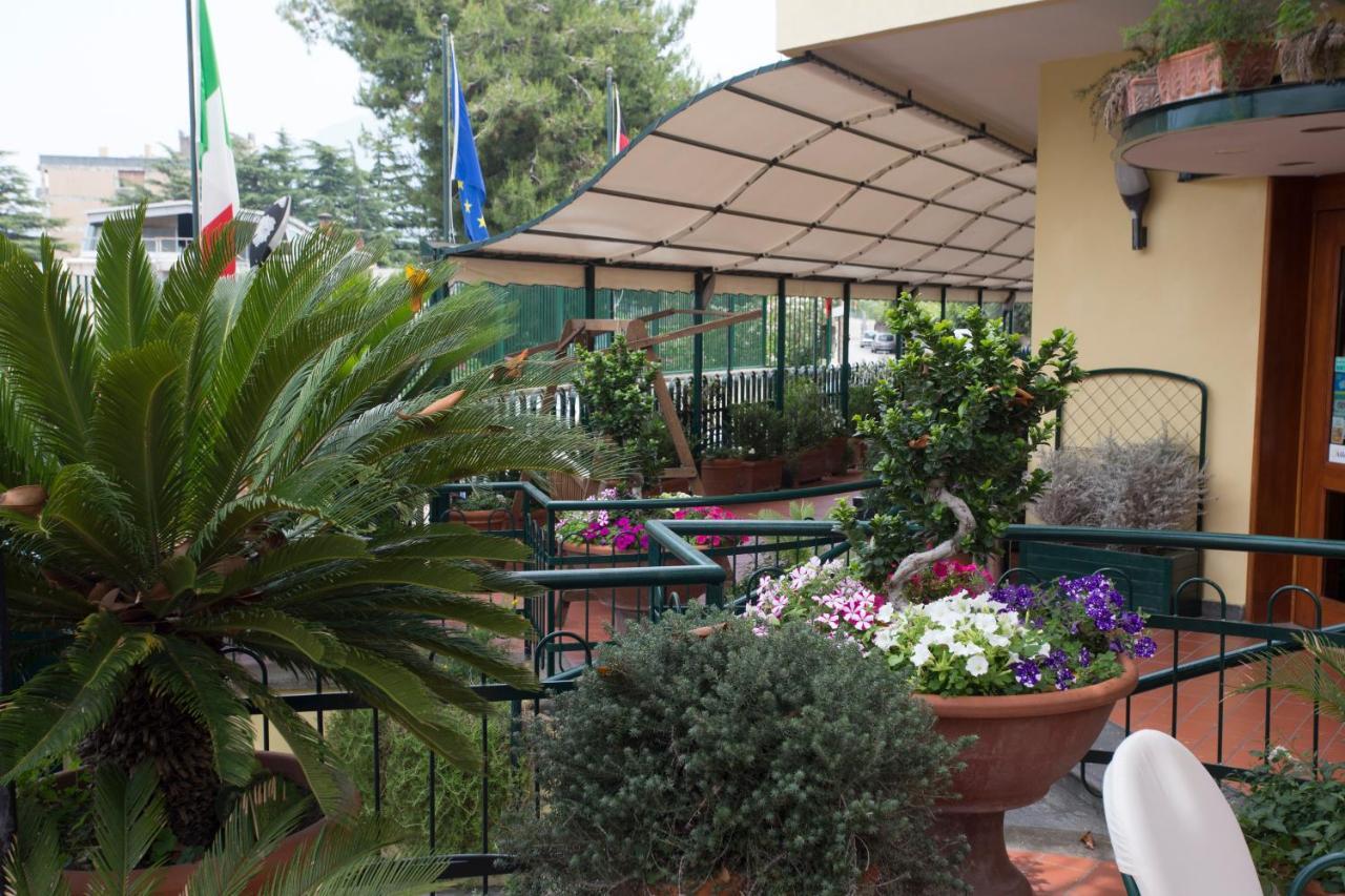 Hotel Villa Serena كاستيلاّماري دي ستا المظهر الخارجي الصورة