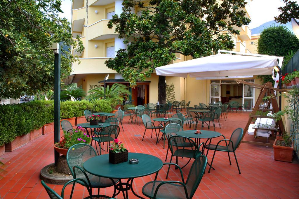 Hotel Villa Serena كاستيلاّماري دي ستا المظهر الخارجي الصورة